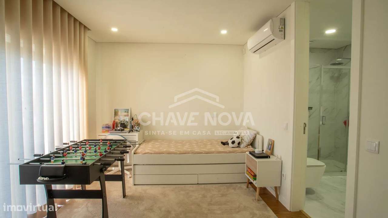 Moradia em Banda V3+1 Como Nova em Canelas-13