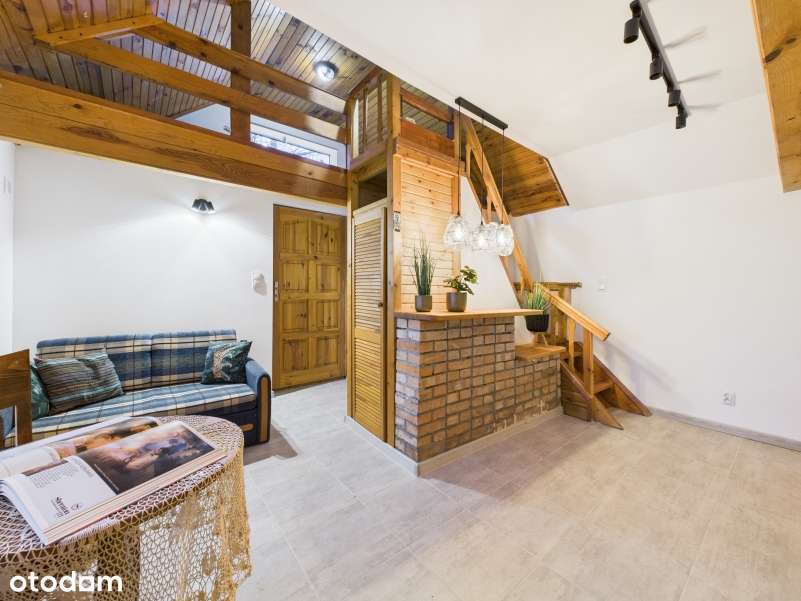 KRYNICKIE, gm. Zabłudów - kompaktowy drewniany domek we wsi.-7