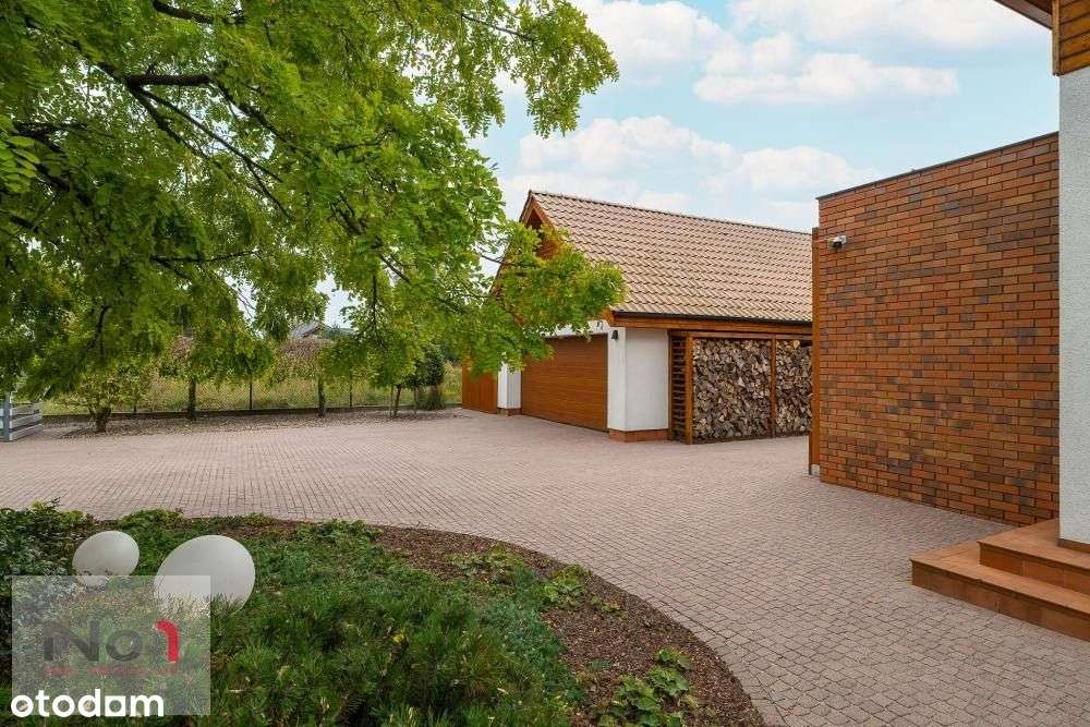 Wygodny dom dla dużej rodziny na dużej działce.-15