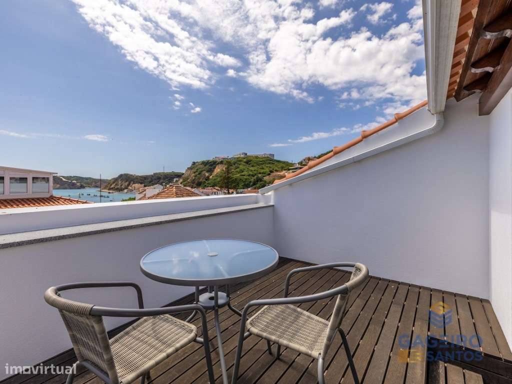 Apartamento Único com Charme Histórico e Conforto Moderno a Passos ...-36
