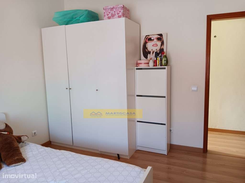 Moradia T4 totalmente remodelada, garagem, sotão e espaço exterior,...-30