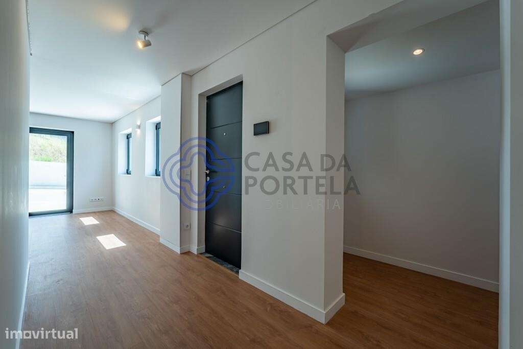 Moradia T4 + 1 NOVA  de duas suítes com enorme terraço e vista Rio| Co - Grande imagem: 2/33