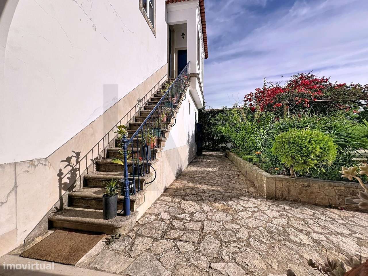 Chalet / Casa Senhorial | Património Arquitetónico | Centro de Alvaiáz - Grande imagem: 5/60