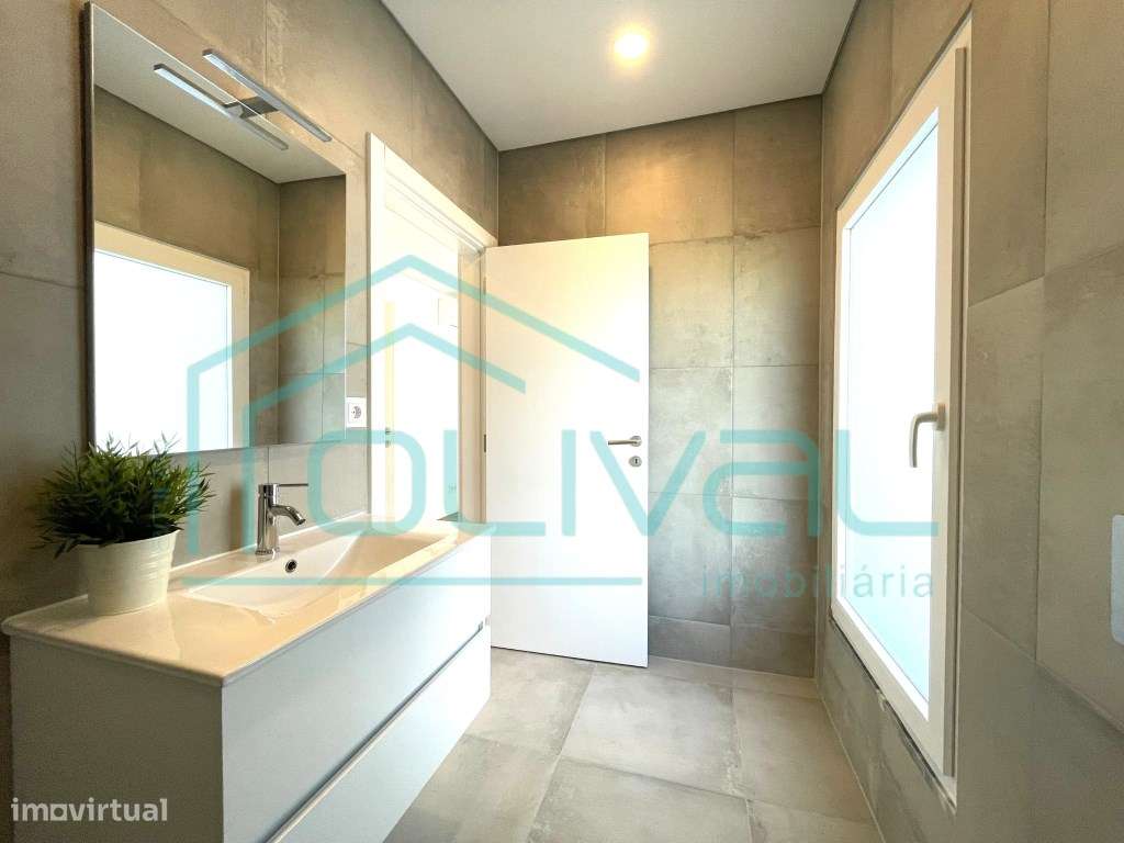 Moradia T3+1 Moderna com Piscina Privada - Conforto, Elegância e Fu...-16