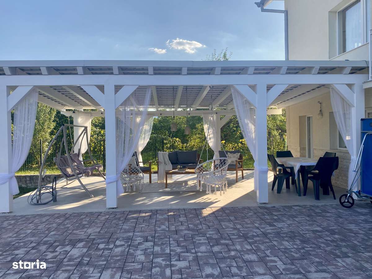 Casă centrală, spațioasă cu priveliști și curte generoasă – Jibou - Imagine principală: 5/20