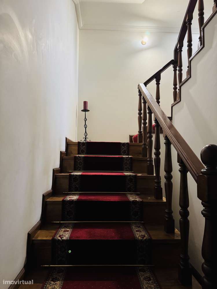 Moradia T4 com jardim e garagem em Braga-10