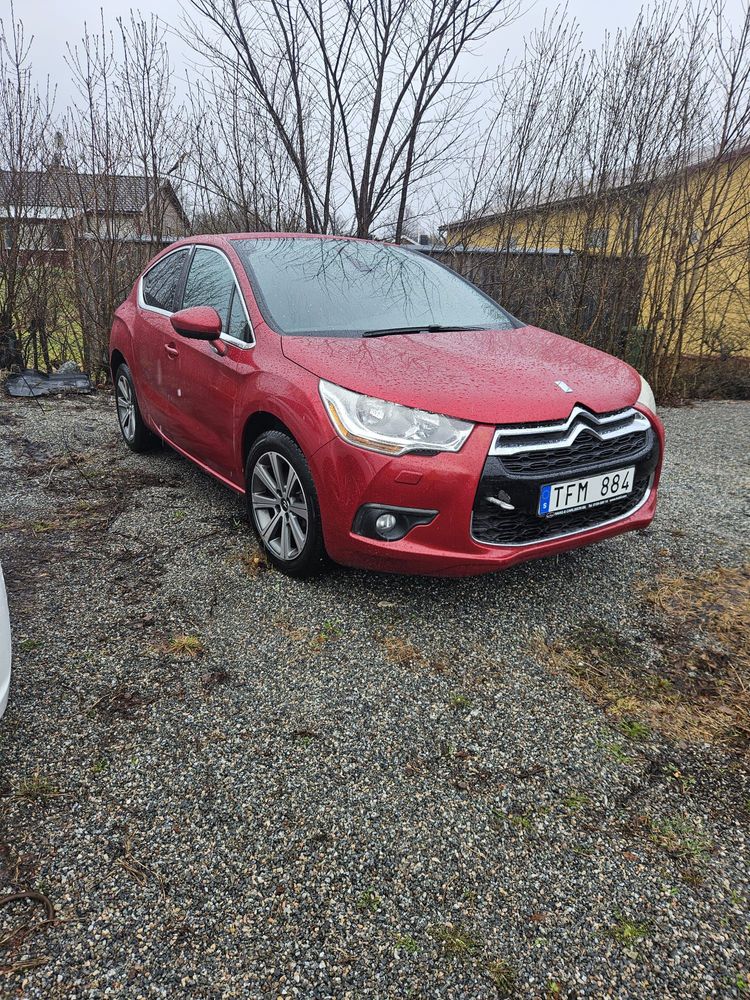 Citroën DS4 e-HDi 110 EGS6 SoChic 2011