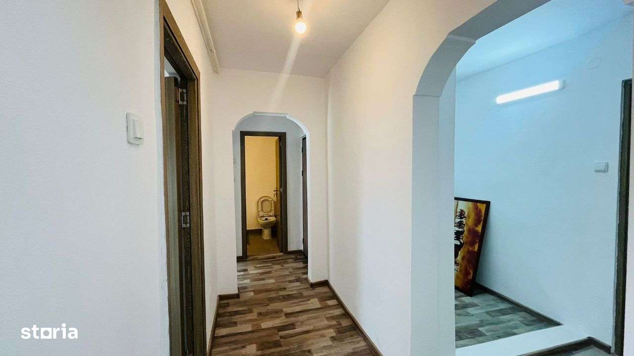 Apartament De Vanzare In Sebes, 4 Camere, Zona Centrala. Comision 0 - Imagine principală: 2/18