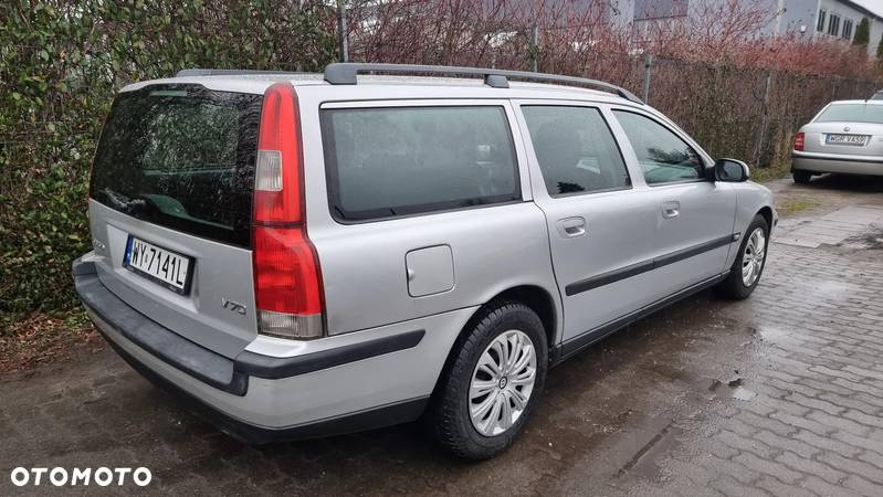 Volvo V70 2.4 Momentum - 6