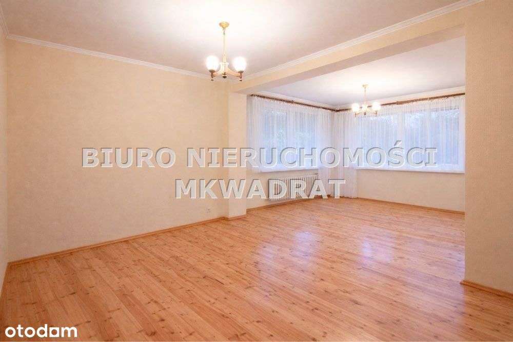 Zadbany, duży dom z garażem tuż przy centrum-7