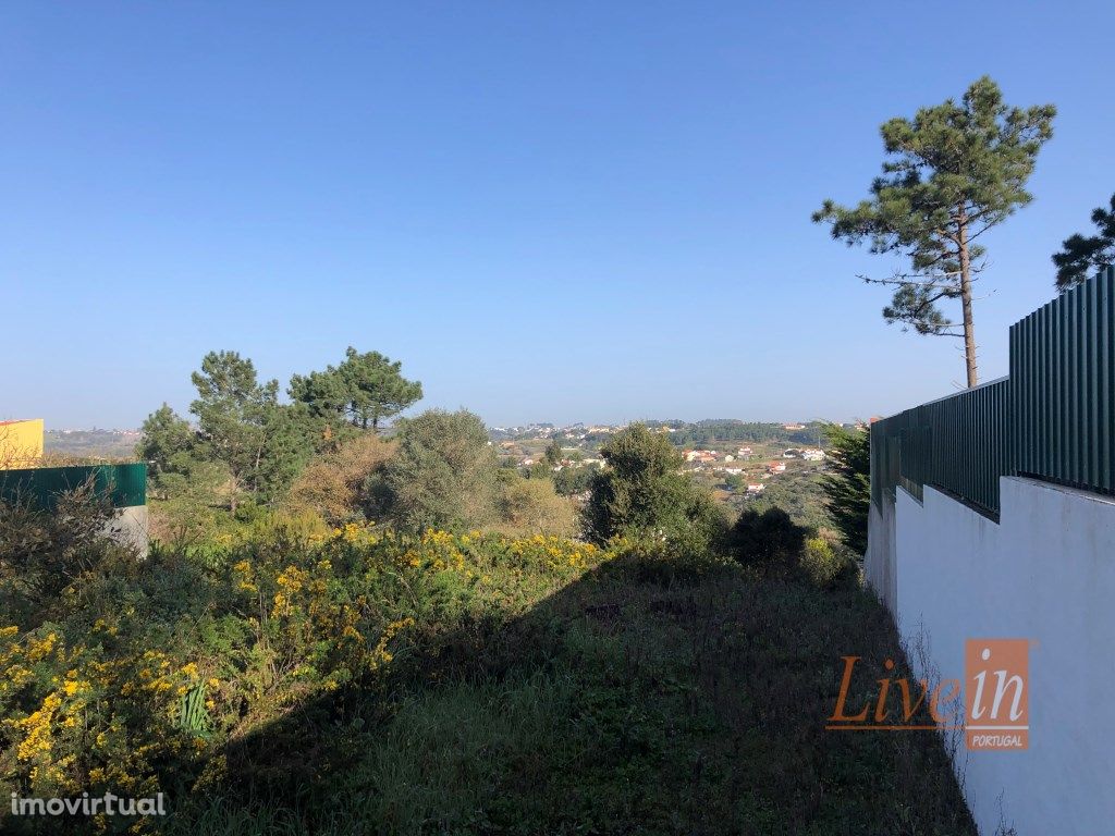 Terreno Urbano com 3437m2 na Zona de Mafra