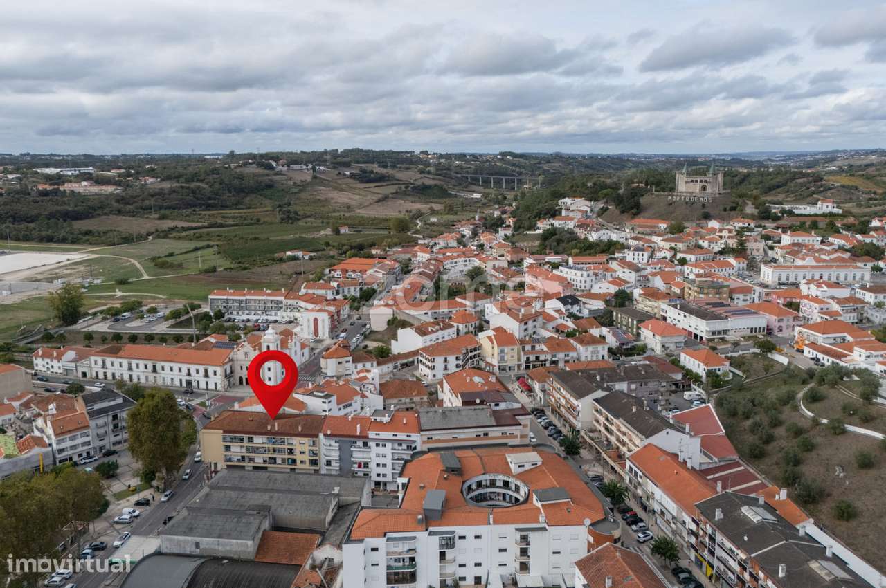 Apartamento T2 no Centro de Porto de Mós-32