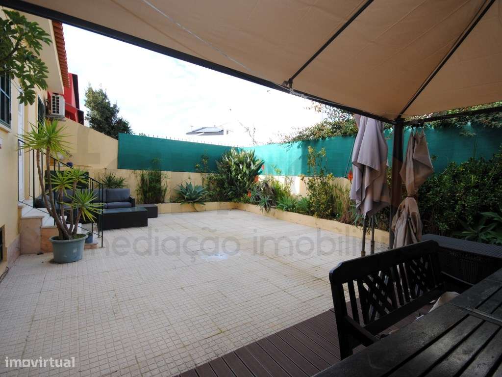 **Oportunidade Única: Moradia T6 à Venda!**-12