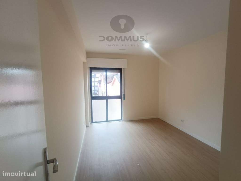 Apartamento T2 C/ algumas melhorias na Tapada das Merces-15