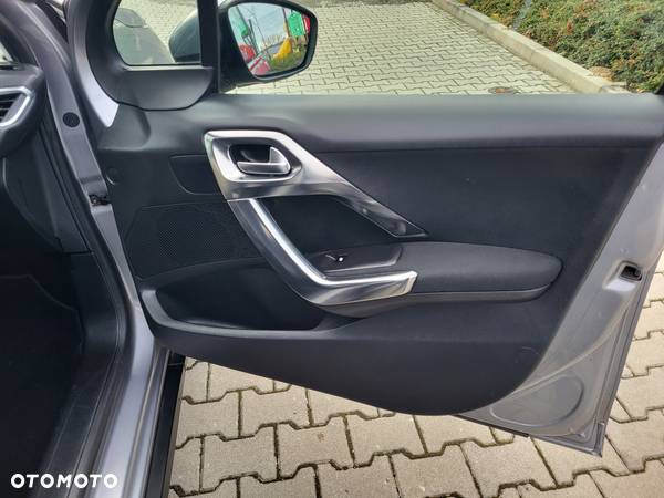 Peugeot 2008 1.6 e-HDi Allure S&S - 12