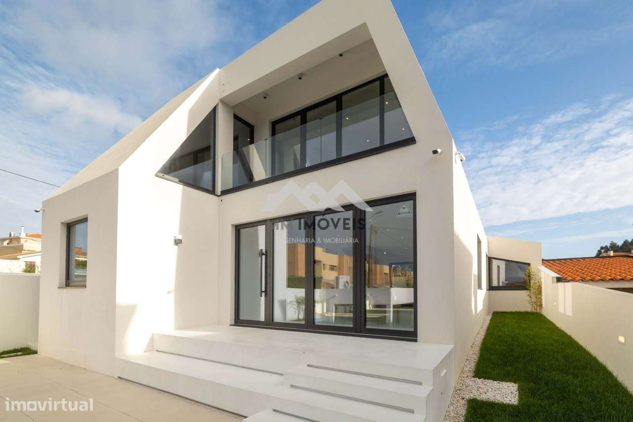 Moradia T3+1 | NOVA | Piscina | Francelos | 4 Frentes | Box | Praia-59