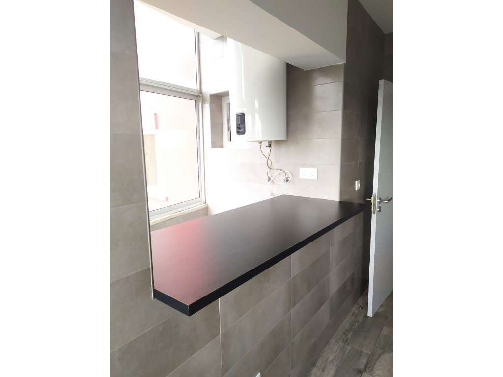 T2 remodelado e semiequipado na Amadora - Grande imagem: 5/20