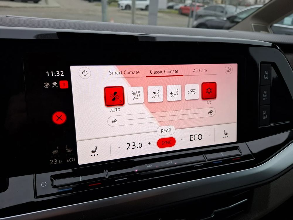 Salon PL Gwarancja fabryczna PHEV 218KM Panorama DCC Sam parkuje L2