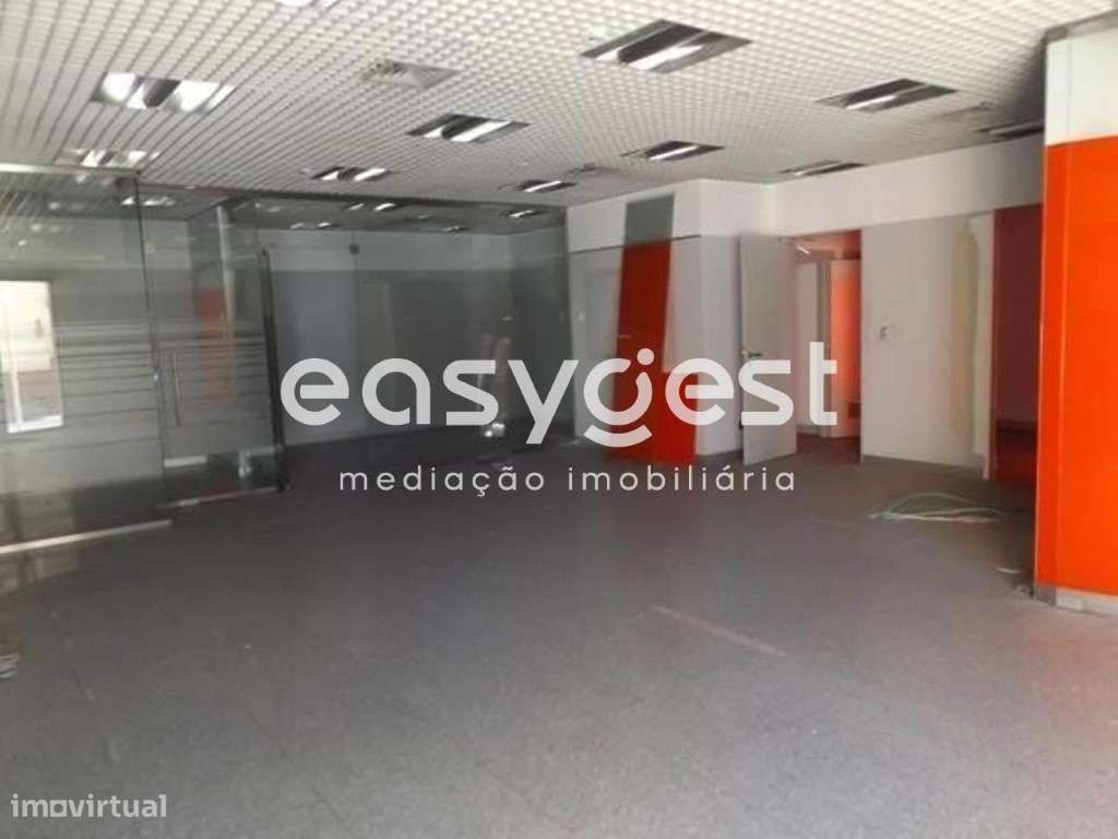 Loja muito bem localizada, com 2 pisos, em Amiais de Baixo. - Grande imagem: 4/9