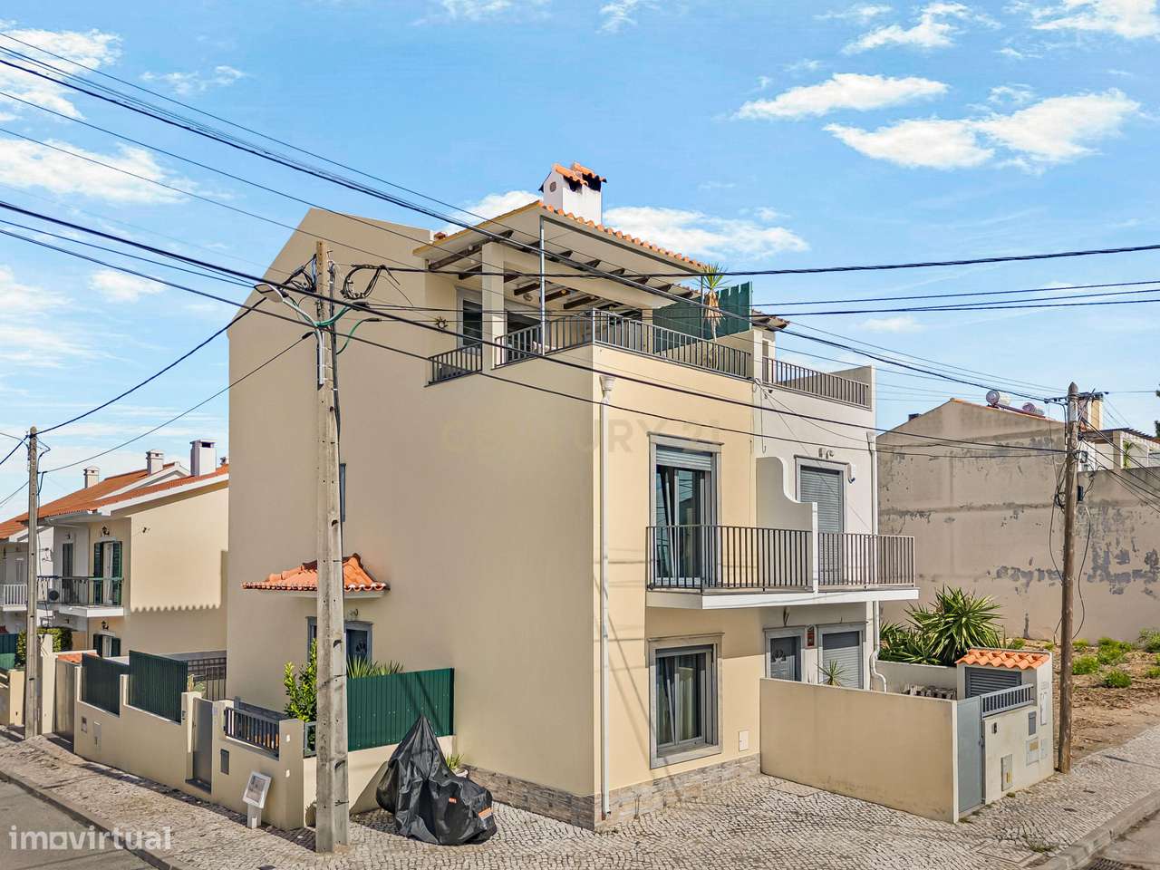 EXCELENTE MORADIA T3 NA QUINTA DO CONDE-0