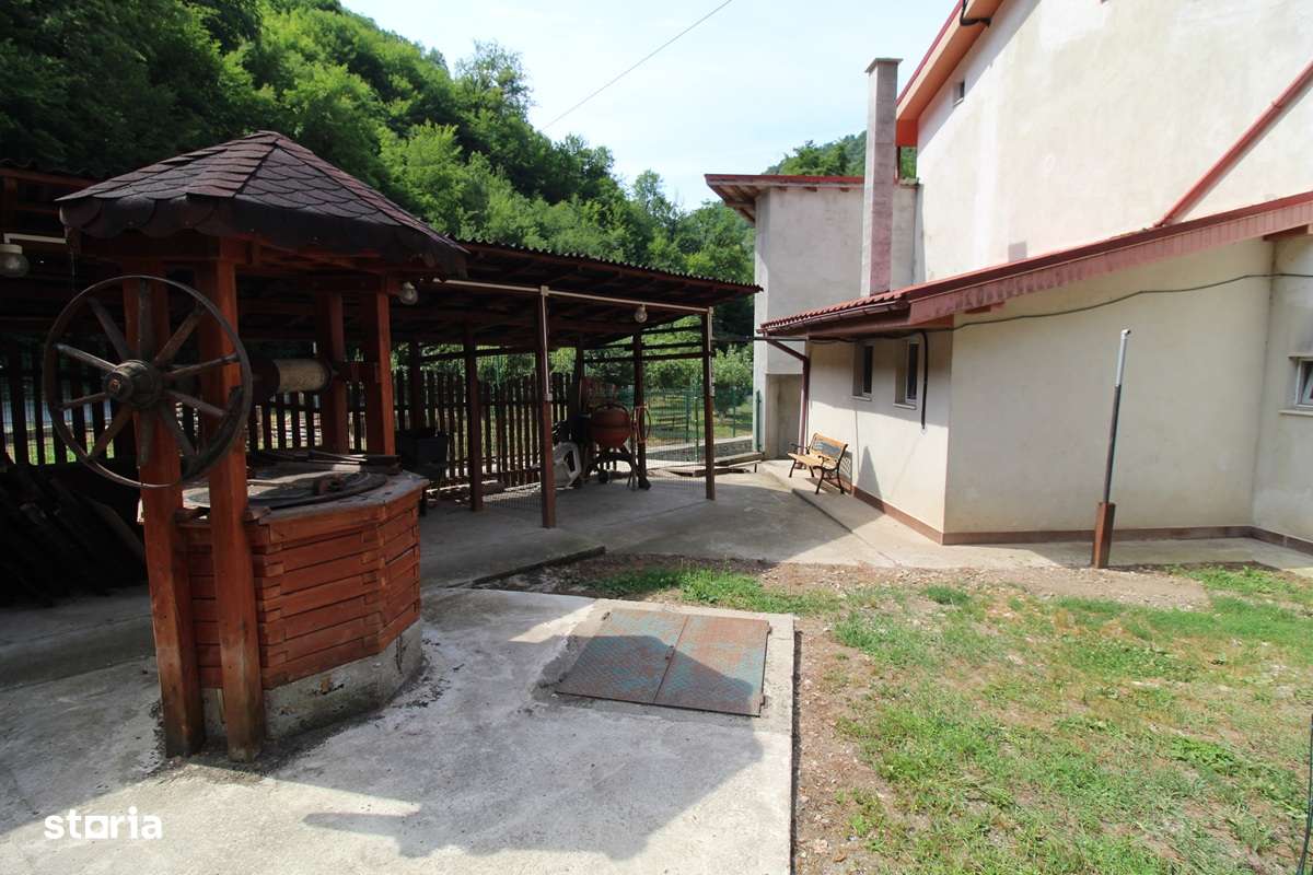 Vând casă P+E+M în Govăjdia, la 14km de Hunedoara, teren 1100mp, garaj-7