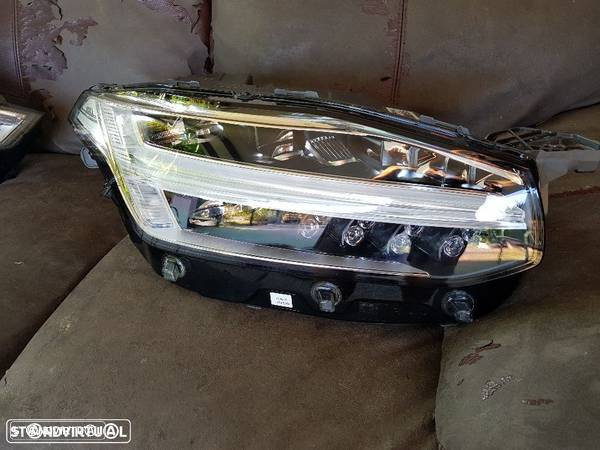 Farol full Led Volvo XC90 lado direito - 6