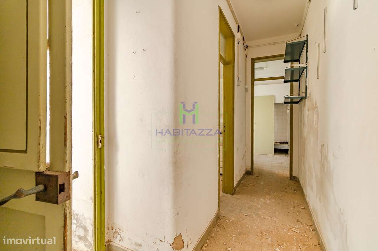 Prédio no Centro histórico de Lagos composto por 2 Apartamentos T3 e 1-23