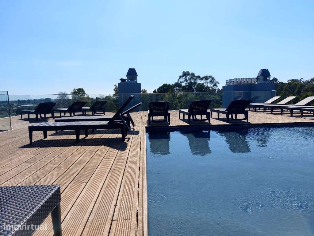 Apartamento T4 com 2 frentes, novo, com churrasqueira; piscina e pl...-24