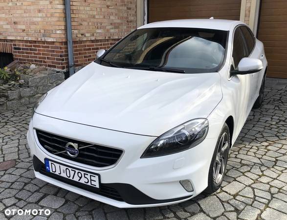 Volvo V40 D2 Drive-E R-Design Momentum - 1