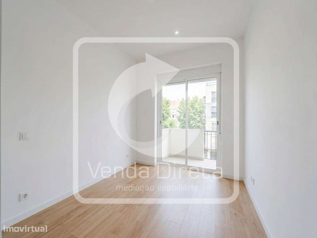 T2 Totalmente Remodelado com 3 Varandas | A 5 min do Cais Fluvial d...-14