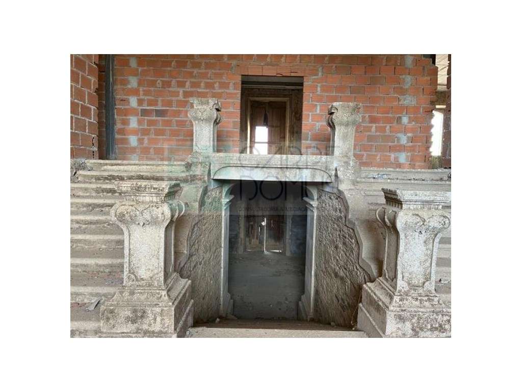 Solar dos Pimentéis, Palácio para recuperar em Mogadouro, Bragança - Grande imagem: 4/23