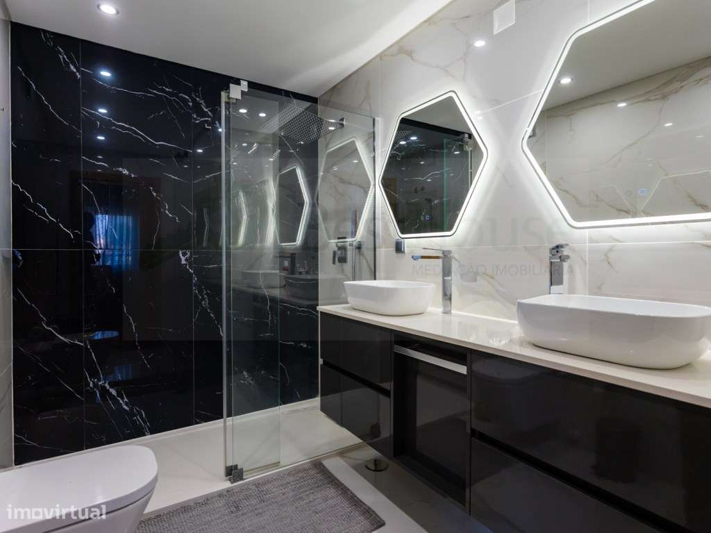 T3 Queluz com Terraço , garagem e suite.-25