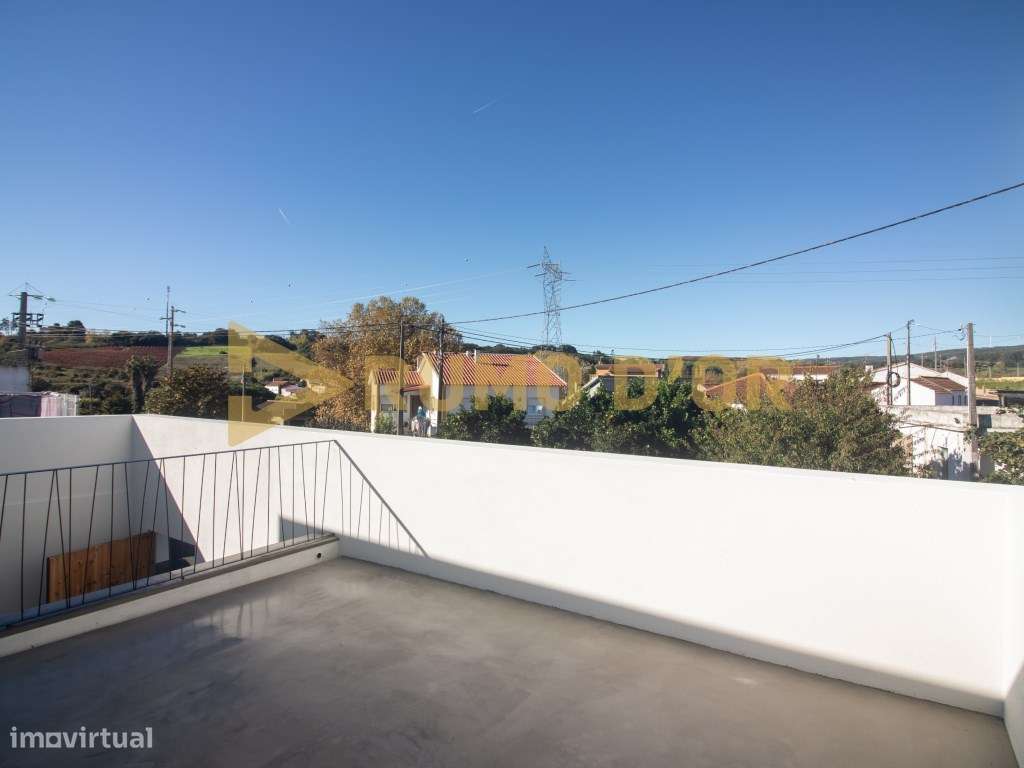 Moradia T3 em Freixial do Meio-22