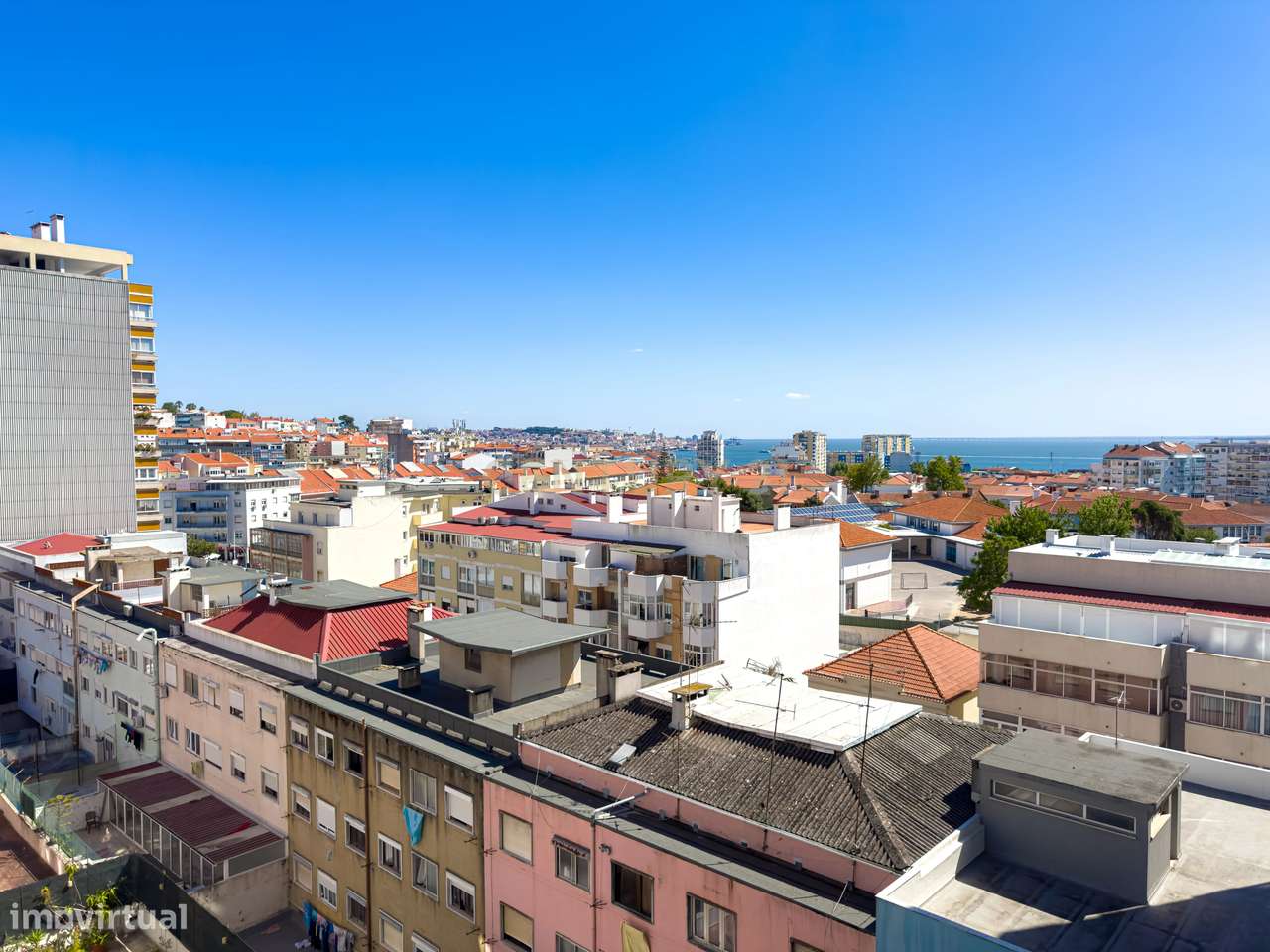 Apartamento T2 com Vista de Rio | Almada-20