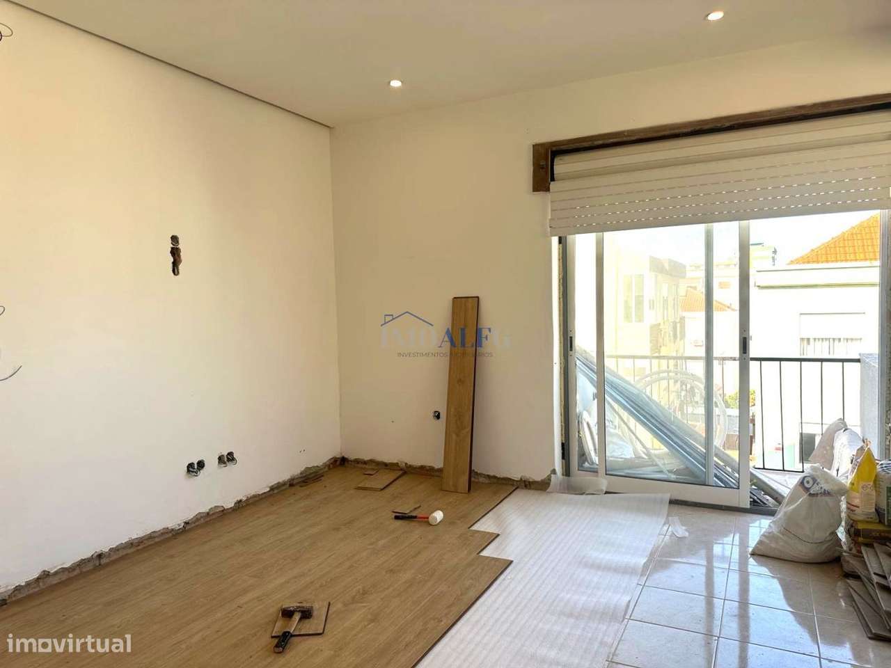 Apartamento T2 remodelado no centro do Barreiro, junto a transportes-5