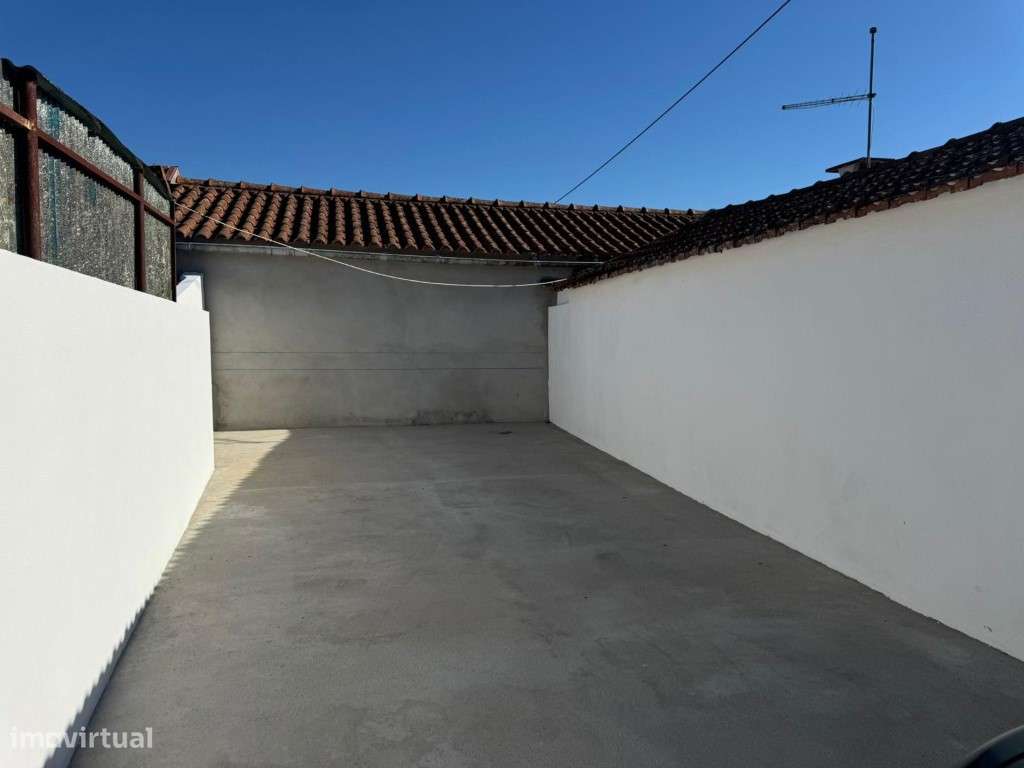 Moradia completamente remodelada na Carapinheira-13