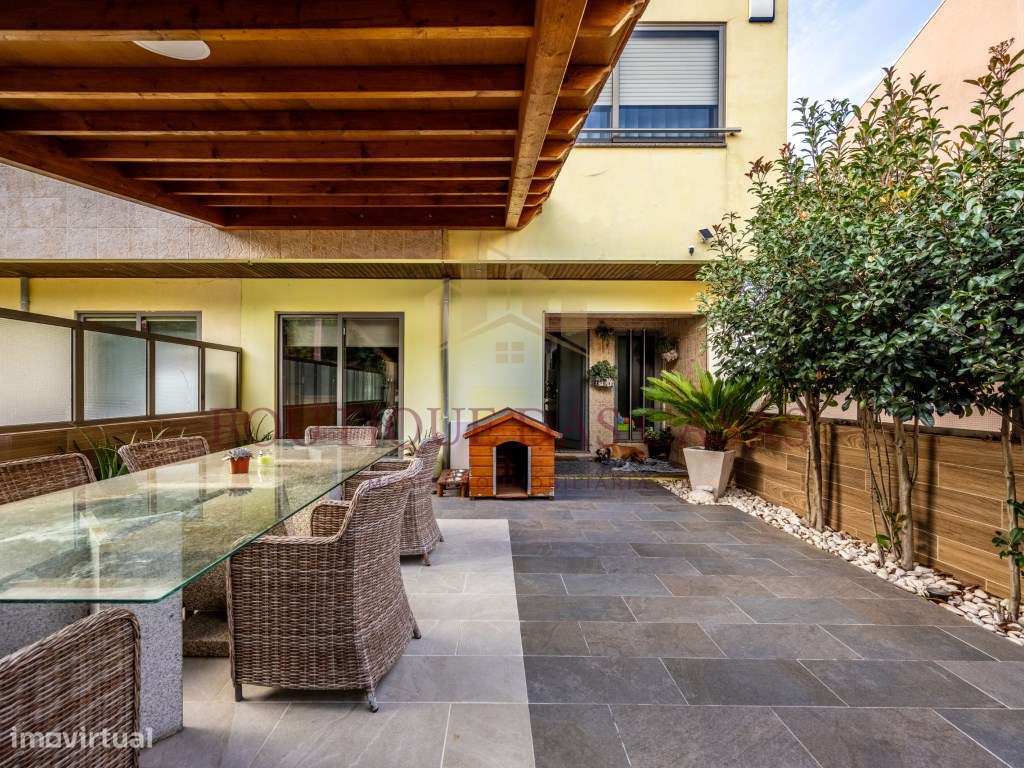 Moradia T5 em Perosinho-6