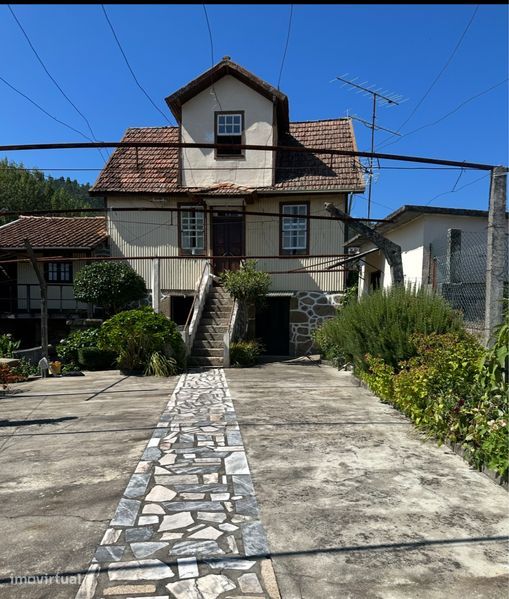 Casa com Quintal - Grande imagem: 1/7