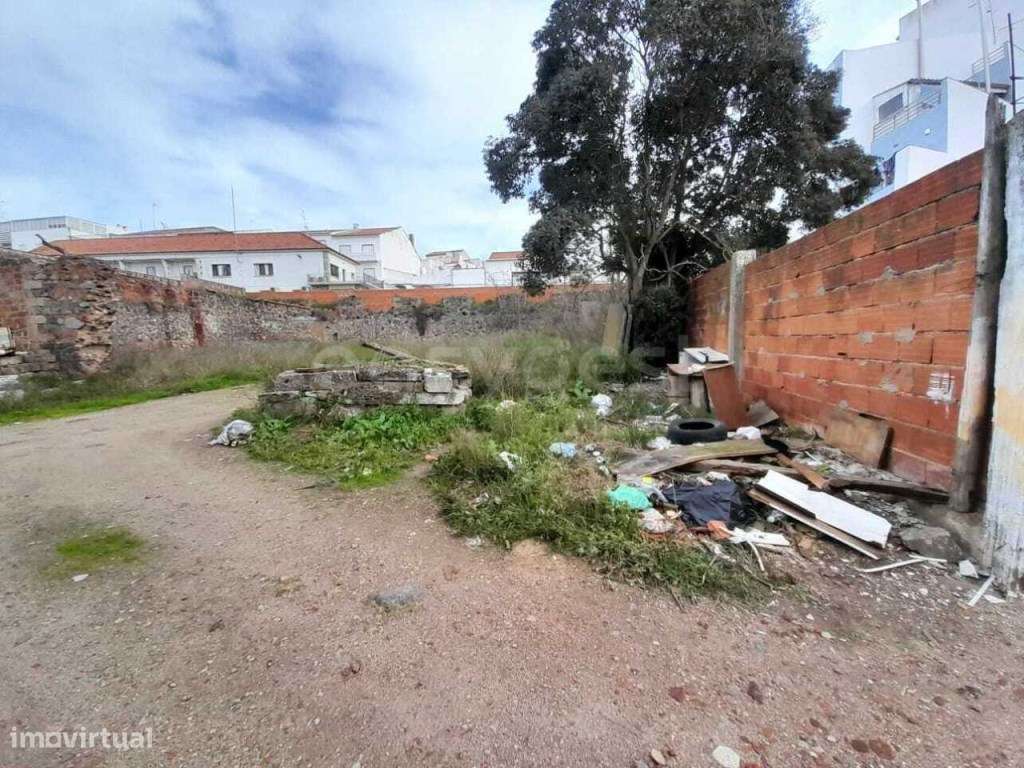 Terreno com uma área total de 1.072,30 m², localizado no coração da... - Grande imagem: 3/12