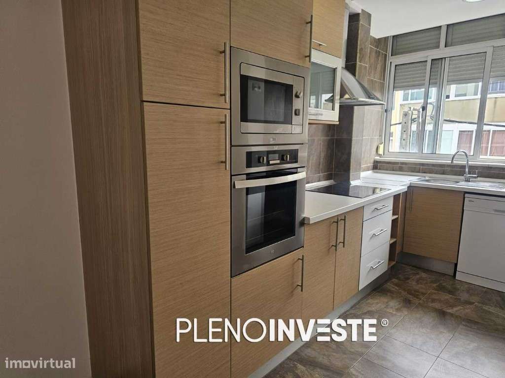 Apartamento T4 transformado em t3 na cova da piedade Almada-22
