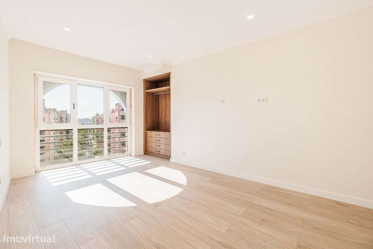 T4 Premium | 172 m² | Acabamentos de Luxo | 9.º Andar | Massamá – A Me-16