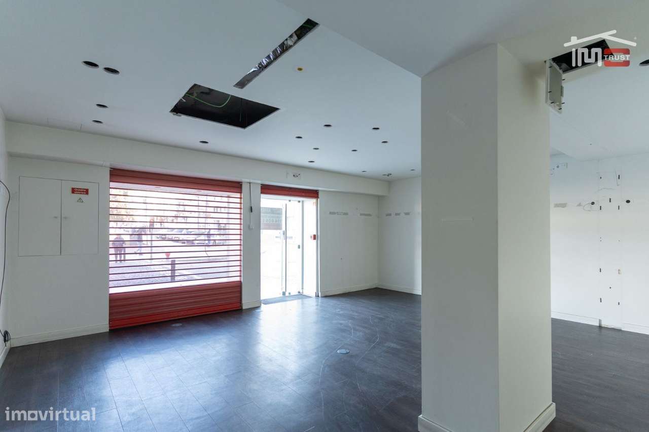 LOJA PARA COMÉRCIO OU SERVIÇOS NO CENTRO DE OURÉM - Grande imagem: 4/17