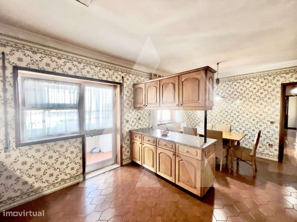 Apartamento T4 Duplex no centro de São João da Madeira-12