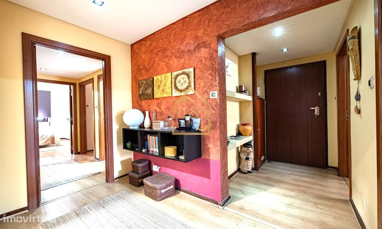 Apartamento T4 Remodelado, Terraço com 100m2,a 500Mts do Metro - Porto-2