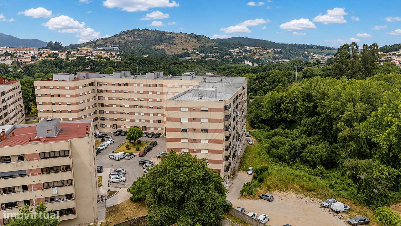 Apartamento T3 Parcialmente Renovado, situado em Ferreiros, Braga-29