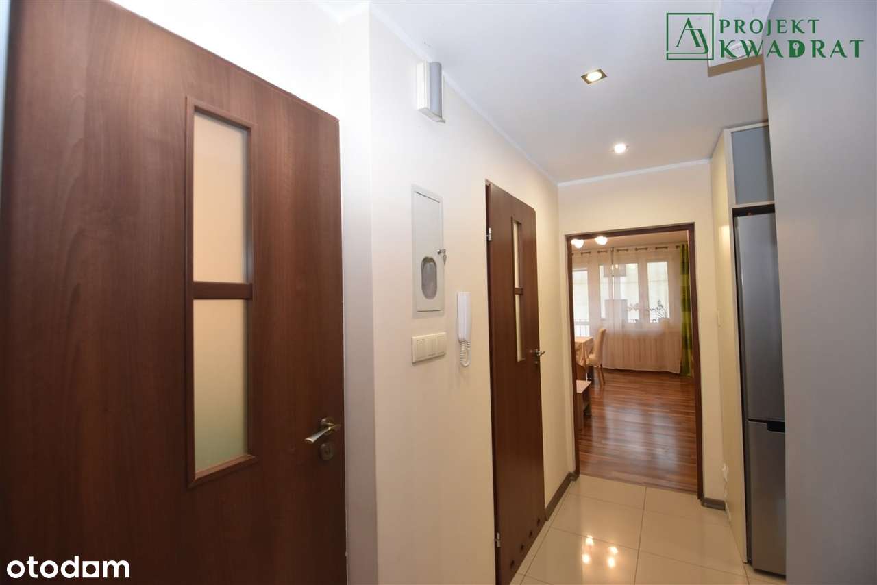 3 pokoje z dużym balkonem – świetna lokalizacja-11