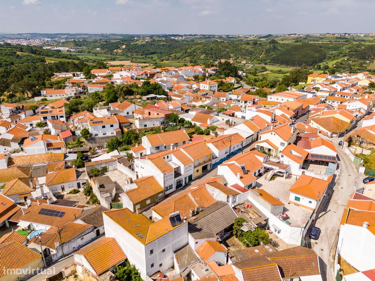 Moradia T4 | áreas generosas | espaço exterior | sótão-45