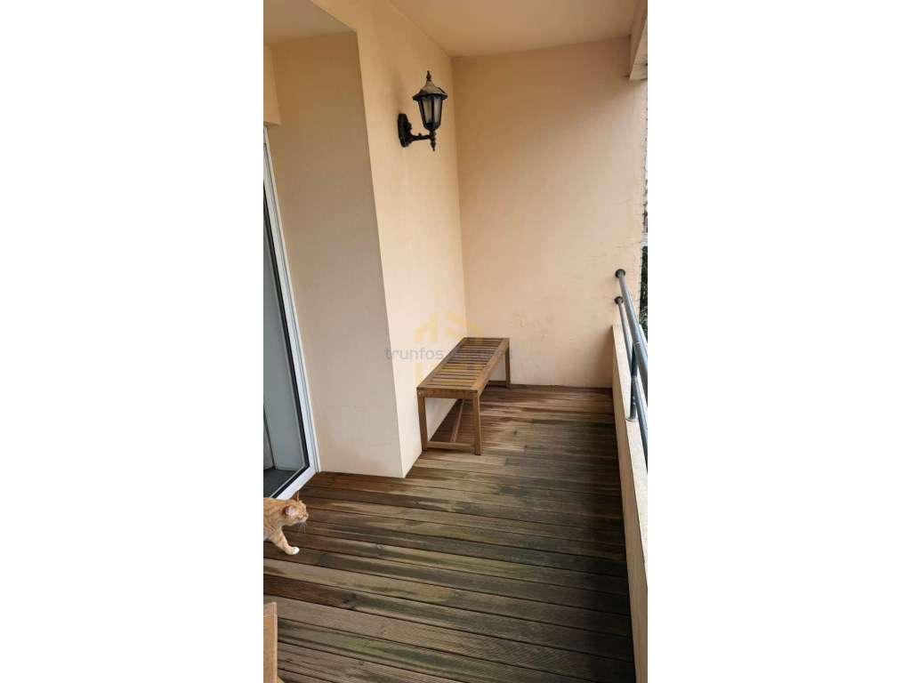 Apartamento T2 Totalmente Renovado com lugar de garagem a 100mt da ...-33