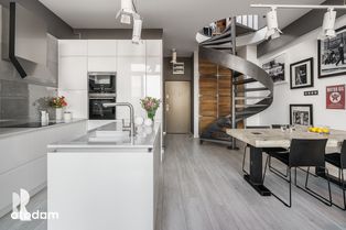 Dwupoziomowy apartament w loftowym stylu