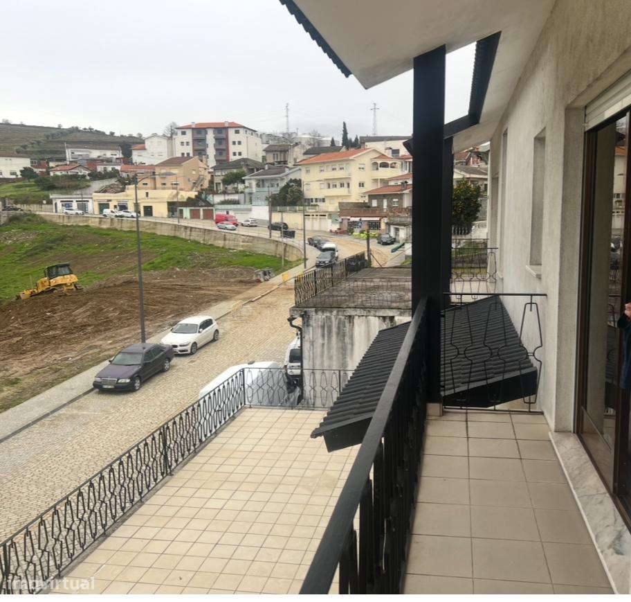 Moradia T4 com 3 LOJAS AREENDADAS E GRANDES TERRAÇOS - Peso da Régua-20